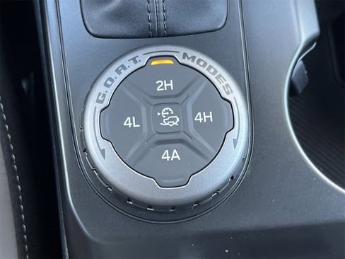 New 2025 Ford Bronco Outer Banks w/ Sasquatch Package image 9