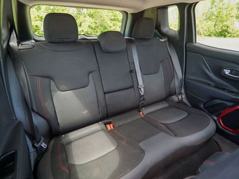Used 2016 Jeep Renegade Trailhawk AWD/4WD image 32
