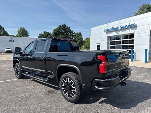 Used 2025 Chevrolet Silverado 2500 High Country image 9