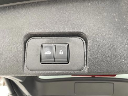 Used 2025 Nissan Rogue SL image 15