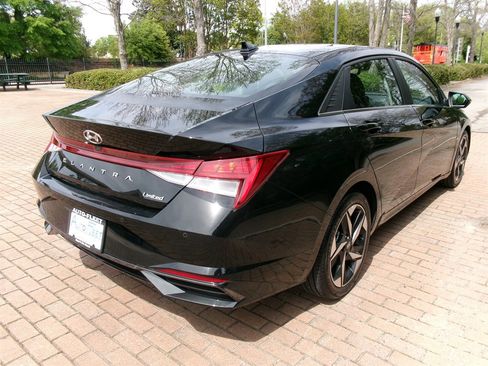 Used 2022 Hyundai Elantra Limited image 5