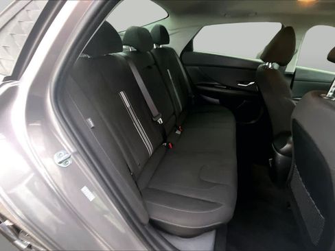 Used 2024 Hyundai Elantra SEL w/ Convenience Package FWD image 19