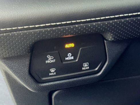 Used 2024 Volkswagen Atlas SE FWD image 22