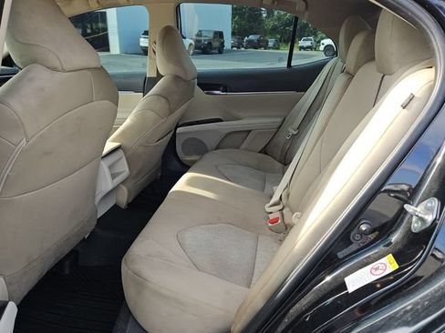 Used 2018 Toyota Camry LE FWD image 11