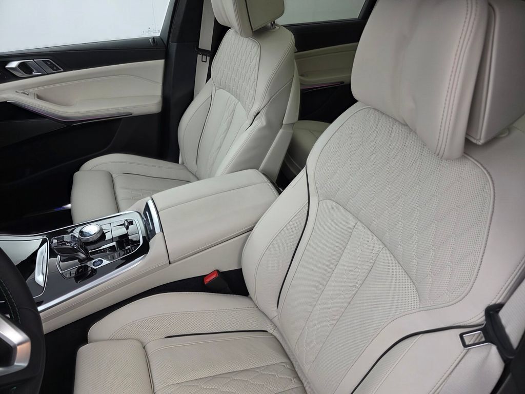 New 2026 BMW ALPINA XB7 AWD/4WD image 8