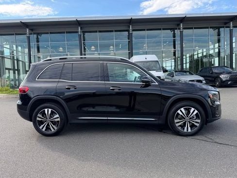 Used 2025 Mercedes-Benz GLB 250 4MATIC image 8