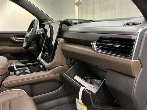 New 2026 GMC Yukon Denali Ultimate w/ LPO, Floor Liner Package AWD/4WD image 39