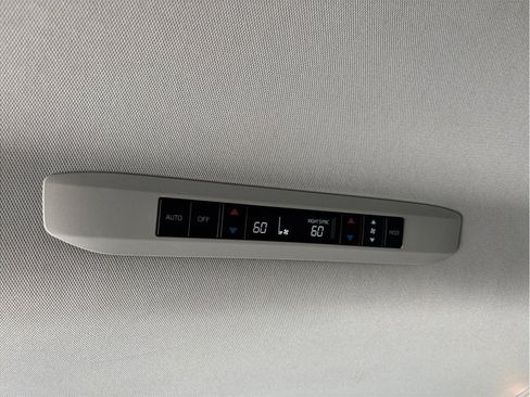 Used 2023 Toyota Sienna XLE FWD image 36