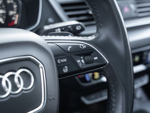 Used 2020 Audi Q5 Premium image 12