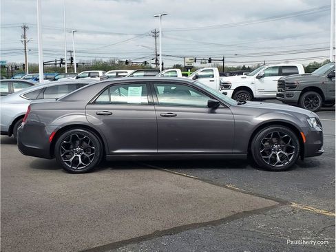 Used 2019 Chrysler 300 Touring w/ Sport Appearance Package RWD image 12