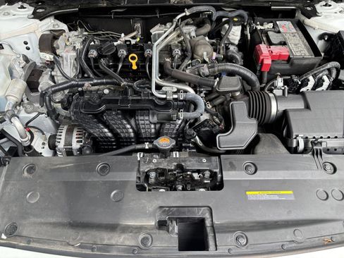 Used 2025 Nissan Altima 2.5 SV FWD image 29
