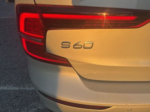 Used 2019 Volvo S60 T5 Momentum w/ Multimedia Package image 14