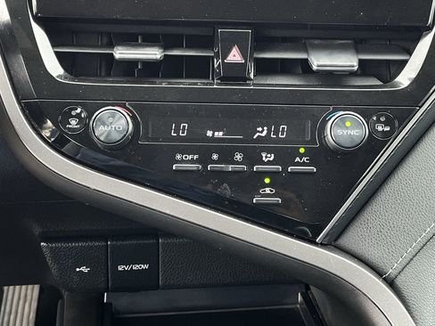 Used 2022 Toyota Camry SE image 18