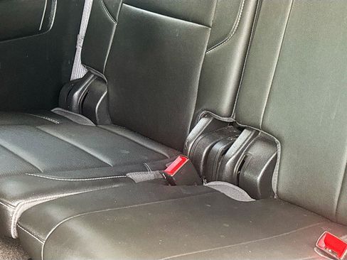 Used 2018 Chevrolet Suburban Premier RWD image 21
