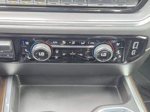 Used 2024 Chevrolet Silverado 1500 High Country w/ High Country Premium Package RWD image 17