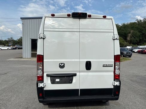 Used 2026 RAM ProMaster 2500 w/ Convenience Group FWD image 8