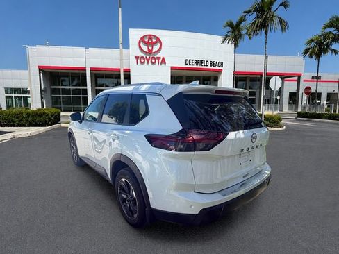 Used 2025 Nissan Rogue SV w/ SV Premium Package FWD image 7