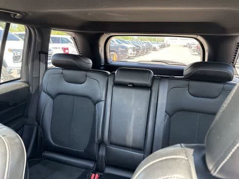 Used 2023 Jeep Grand Cherokee Altitude image 5