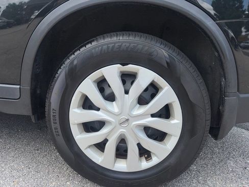Used 2020 Nissan Rogue S AWD/4WD image 29