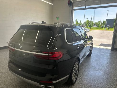 Used 2022 BMW X7 xDrive40i w/ Premium Package AWD/4WD image 3