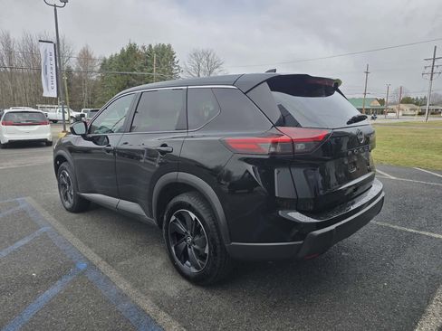 Used 2024 Nissan Rogue SV image 6
