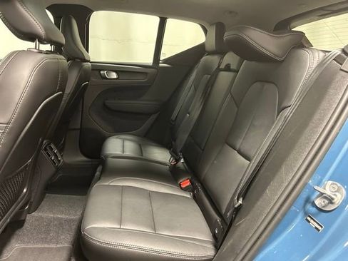Used 2025 Volvo XC40 B5 Core image 11