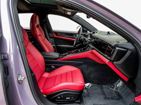 Used 2024 Porsche Panamera RWD image 33