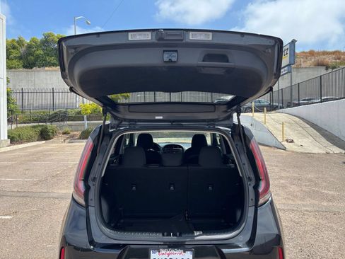 Used 2025 Kia Soul LX w/ LX Technology Package FWD image 29