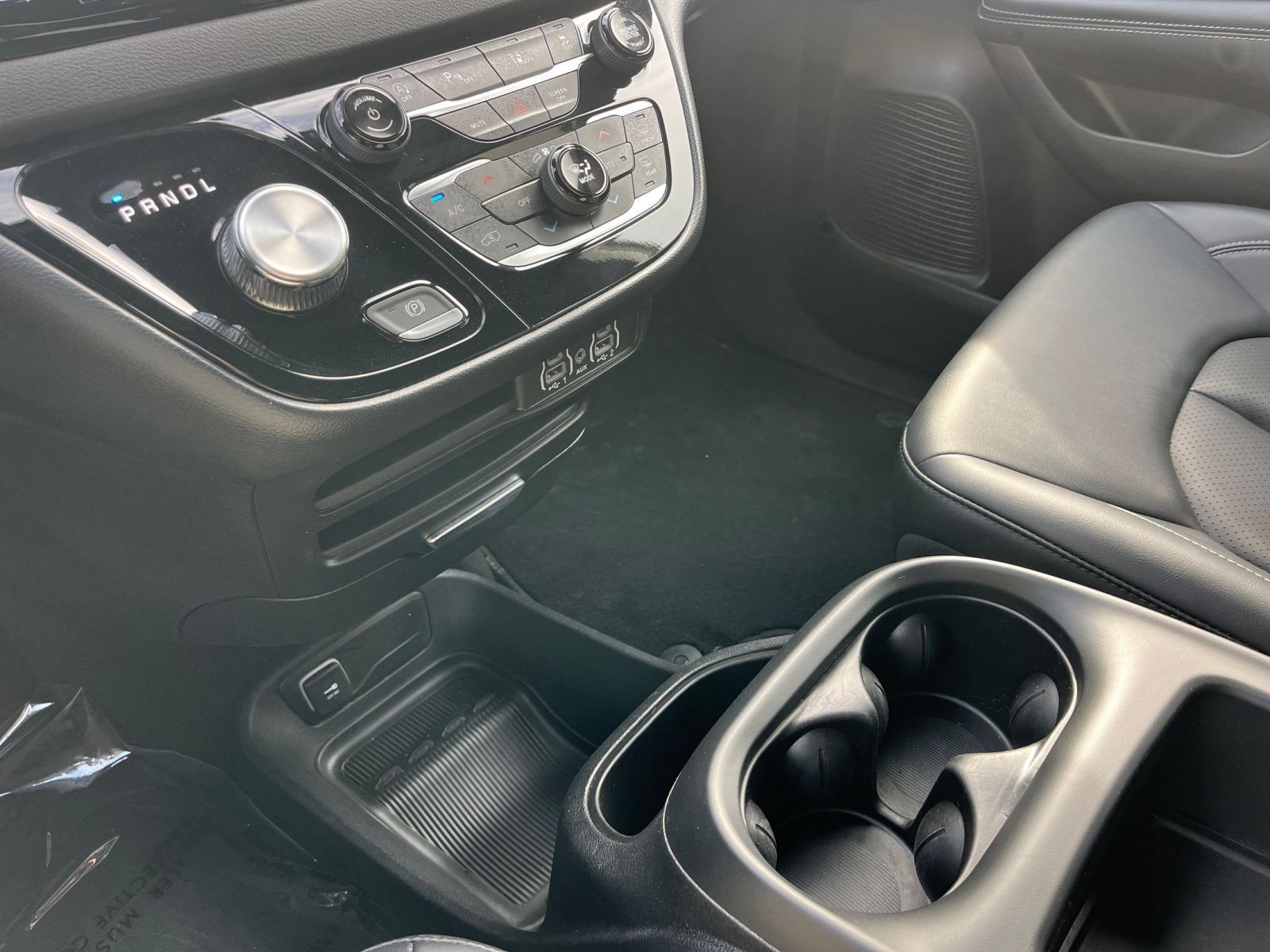 Used 2025 Chrysler Pacifica Select FWD image 43