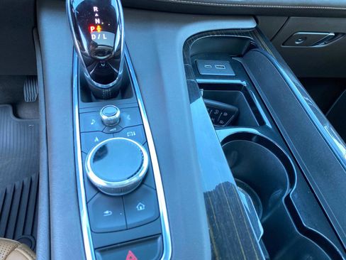 Used 2021 Cadillac Escalade Premium Luxury image 16