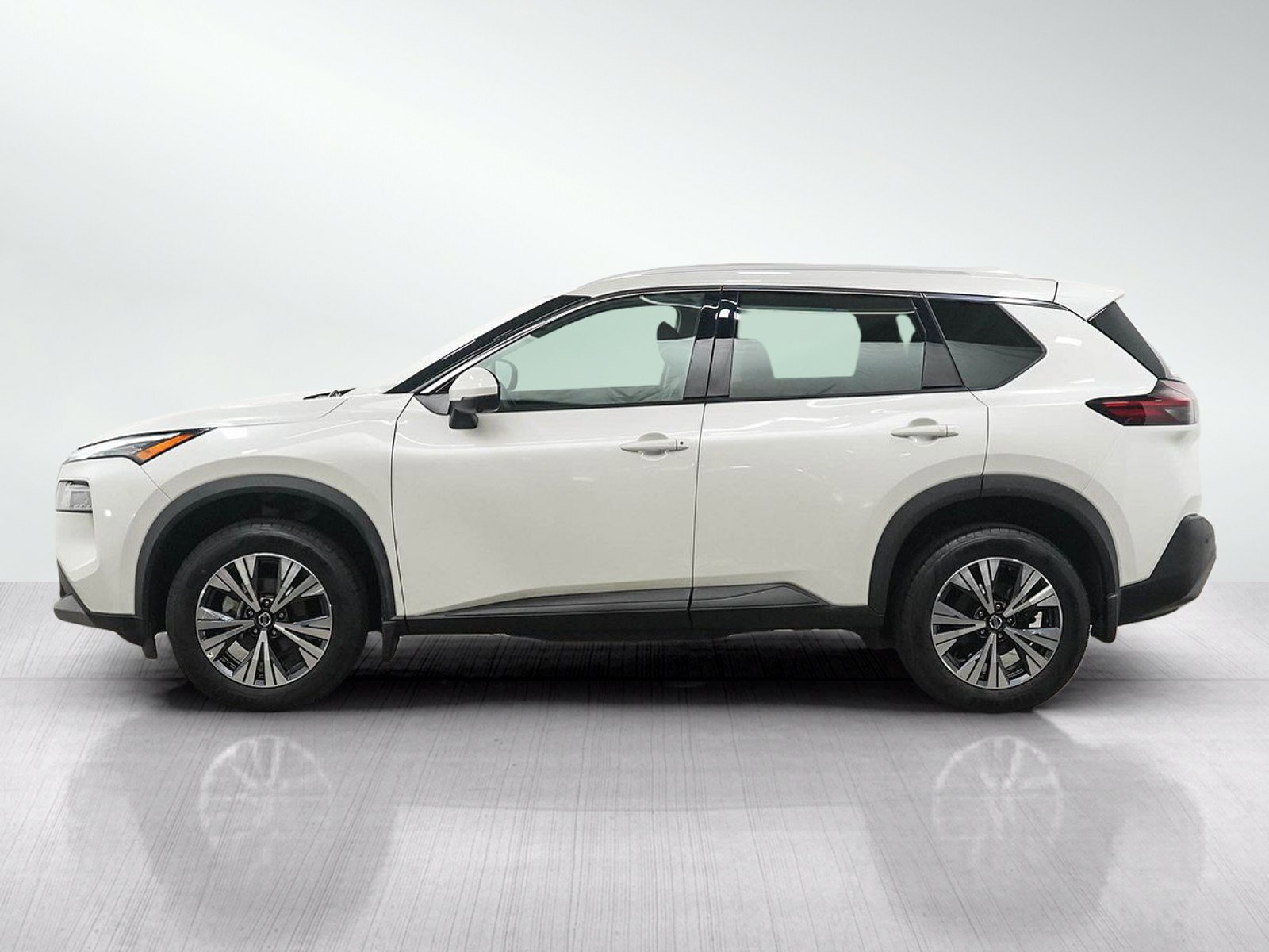 Used 2021 Nissan Rogue SV w/ Premium Package AWD/4WD image 2