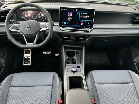 New 2026 Volkswagen Tiguan SE R-Line FWD image 11