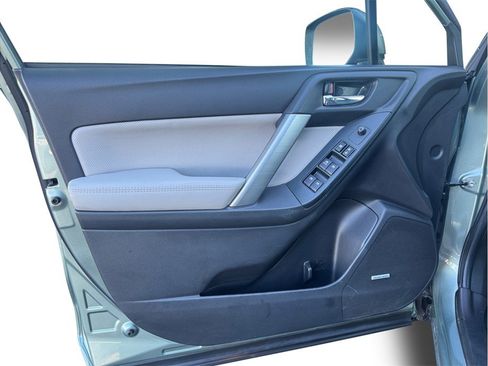 Used 2016 Subaru Forester 2.5i Touring image 17