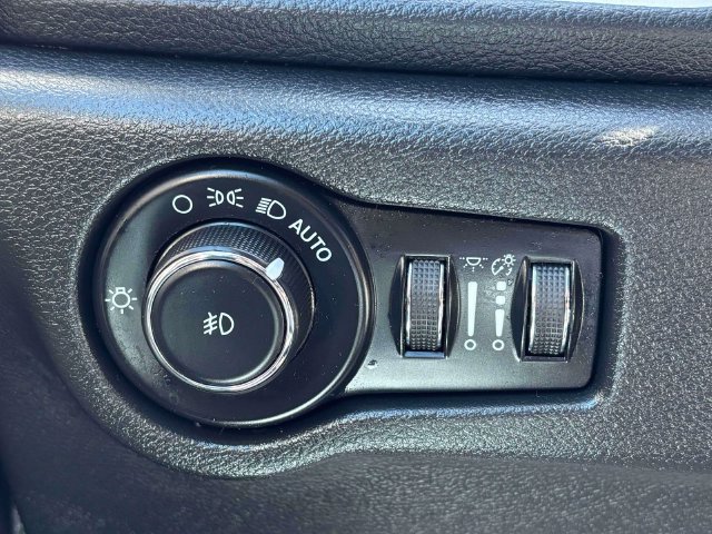 Used 2023 Chrysler Pacifica Touring-L w/ S Appearance Package FWD image 17