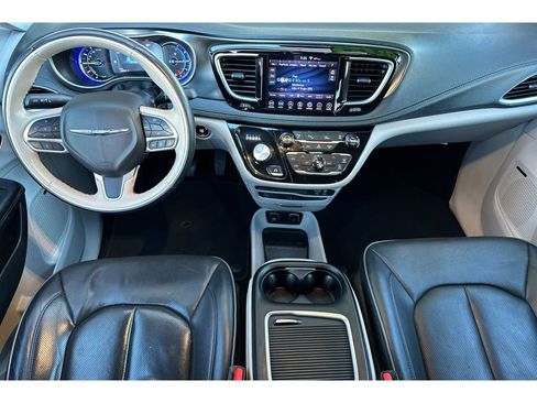 Used 2018 Chrysler Pacifica Limited w/ Advanced Safetytec Group image 14