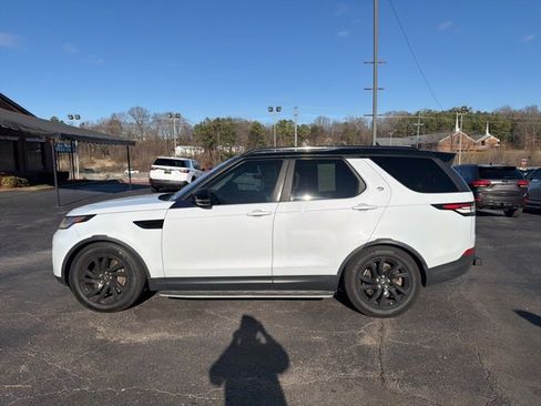 Used 2019 Land Rover Discovery SE image 13