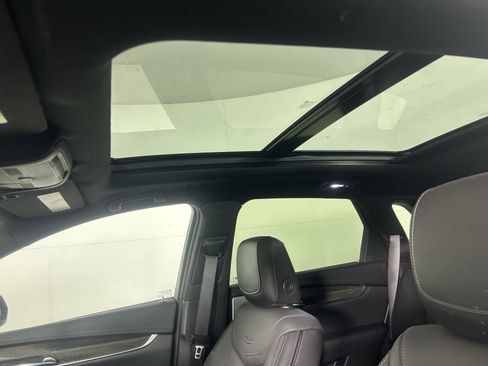 Certified 2022 Cadillac XT5 Sportv w/ Technology Package image 7