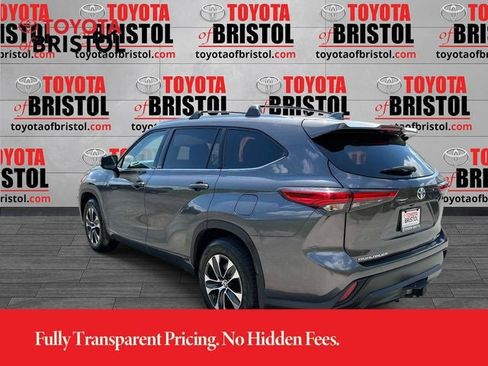 Used 2021 Toyota Highlander XLE AWD/4WD image 6