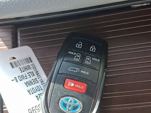 Used 2024 Toyota Sienna XLE image 16