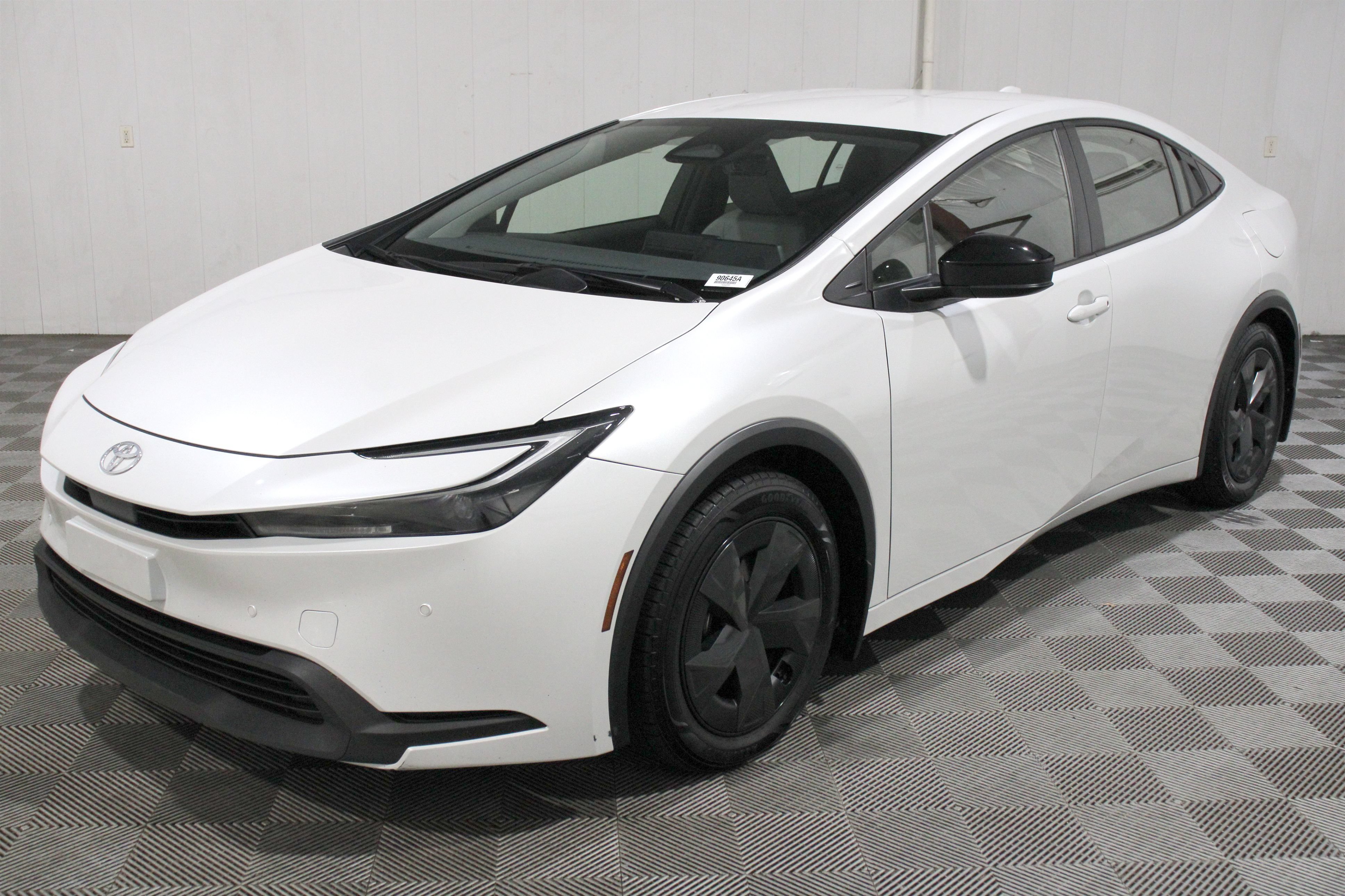 Used 2024 Toyota Prius LE FWD image 37