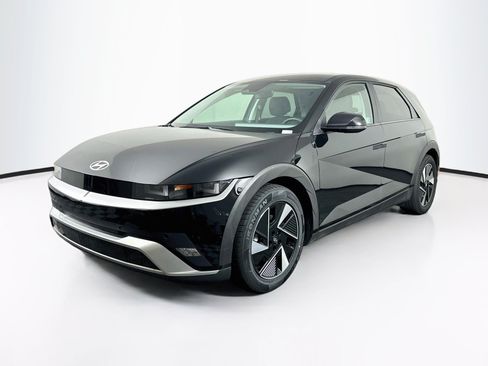 Used 2025 Hyundai Ioniq 5 SE RWD image 3