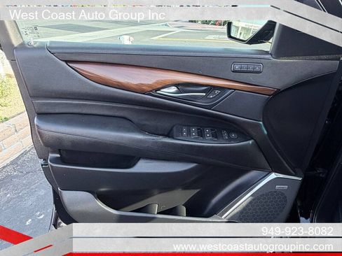 Used 2018 Cadillac Escalade ESV Luxury RWD image 18