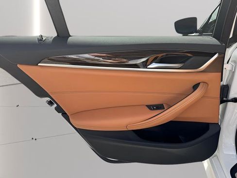 Used 2022 BMW 540i w/ M Sport Package image 27