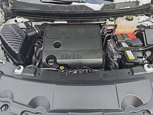 Used 2023 Chevrolet Traverse LT w/ Rear Camera Mirror Package image 40