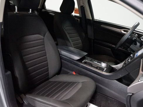 Used 2020 Ford Fusion SE FWD image 28
