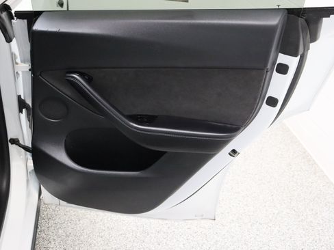 Used 2021 Tesla Model Y Performance image 32