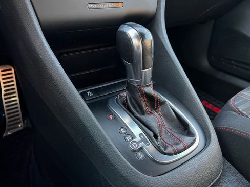 Used 2013 Volkswagen Golf 4-Door image 42