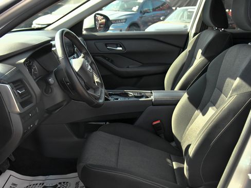 Used 2025 Nissan Rogue SV AWD/4WD image 17