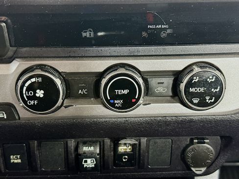 Used 2018 Toyota Tacoma SR5 image 22