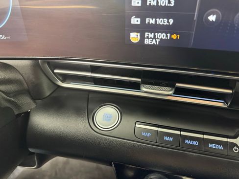 Used 2025 Hyundai Elantra SEL image 19